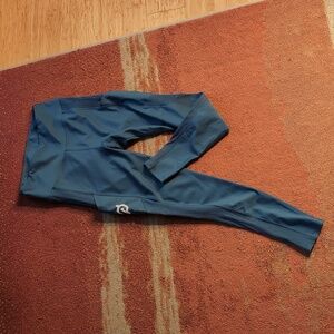 Peloton Blue Leggings size L with pockets